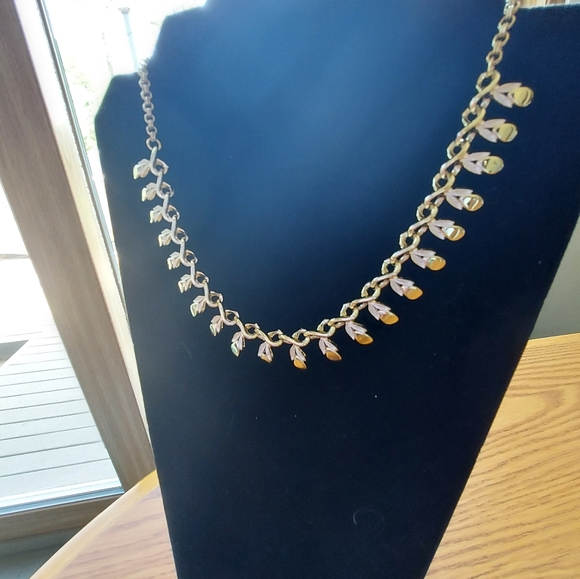 Vintage Chain Necklace w/Leaf Design/ Goldtone & Enamel.VGC & Attractive! - Picture 1 of 13